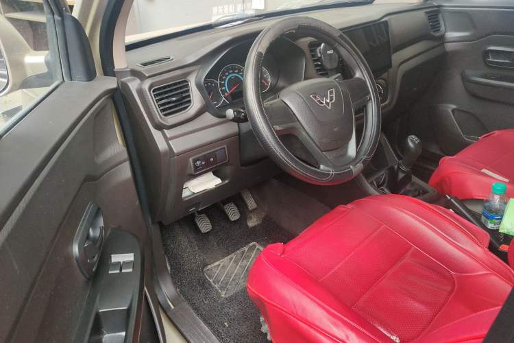 Used Wuling Hongguang V 2019 1.5L Standard Version L2B Driver Seat