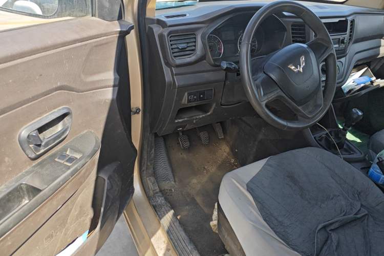 Used Wuling Hongguang V 2019 1.5L Standard Version China VI LAR Driver Seat