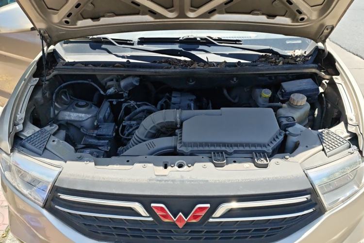 Used Wuling Hongguang V 2019 1.5L Standard Version China VI LAR Engine Bay