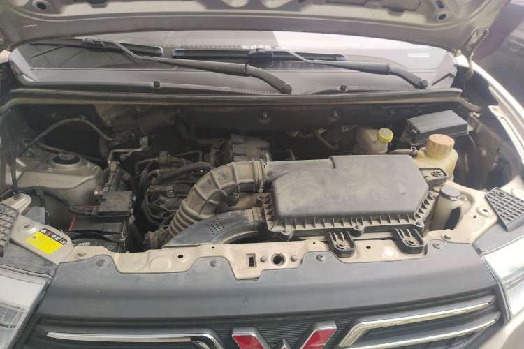 Used Wuling Hongguang V 2019 1.5L Standard Version L2B Engine Bay