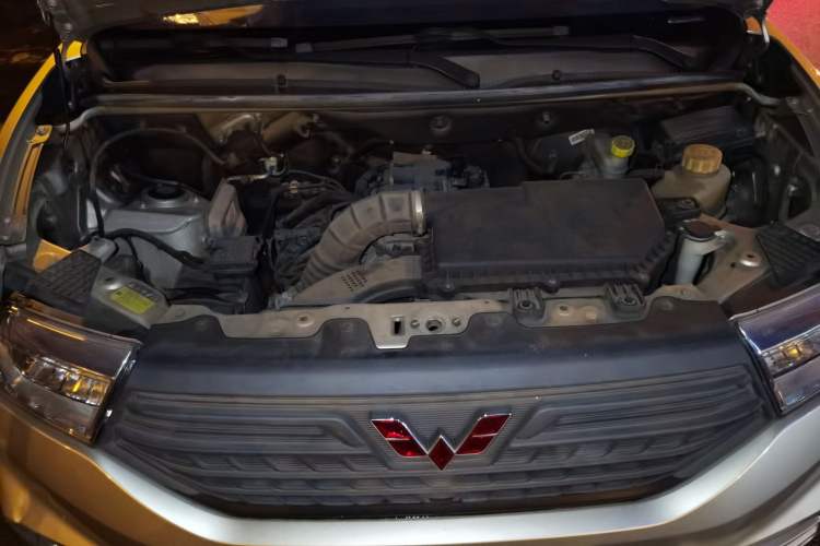 Used Wuling Hongguang V 2019 1.5L Jingqu Version L2B Engine Bay