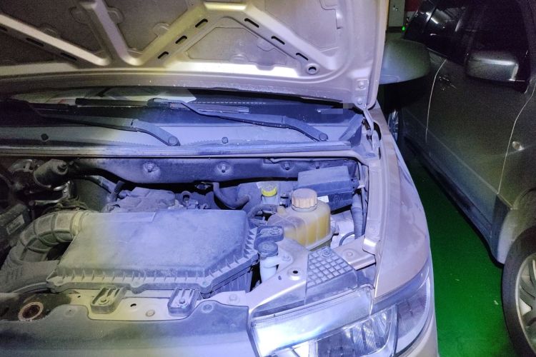 Used Wuling Hongguang V 2019 1.5L Jingqu Version China VI LAR Engine Bay Left