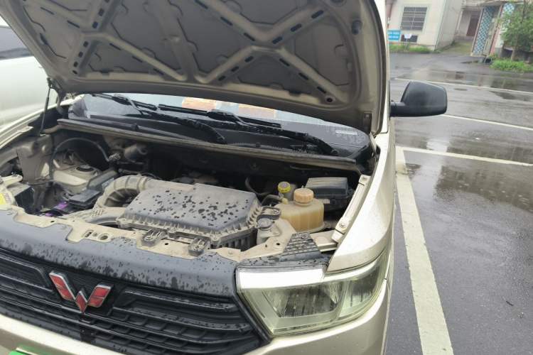 Used Wuling Hongguang V  Engine Bay Left