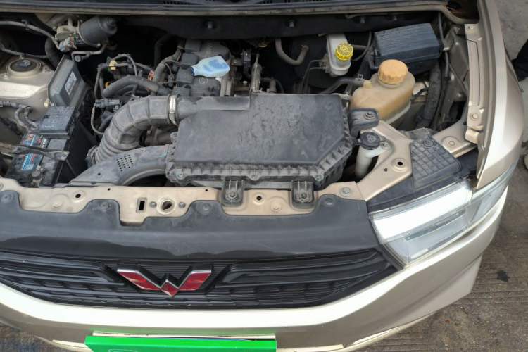 Used Wuling Hongguang V 2019 1.5L Base Version China VI LAR Engine Bay Left