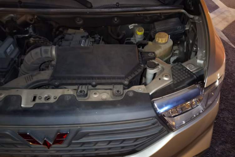 Used Wuling Hongguang V 2019 1.5L Jingqu Version L2B Engine Bay Left
