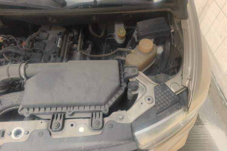 Used Wuling Hongguang V 2019 1.5L Jingqu Version China VI LAR Engine Bay Left