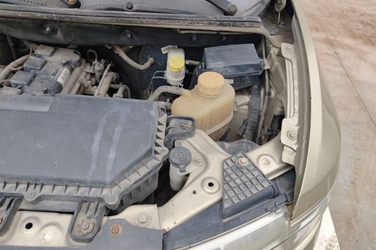 Used Wuling Hongguang V 2019 1.5L Jingqu Version China VI LAR Engine Bay Left