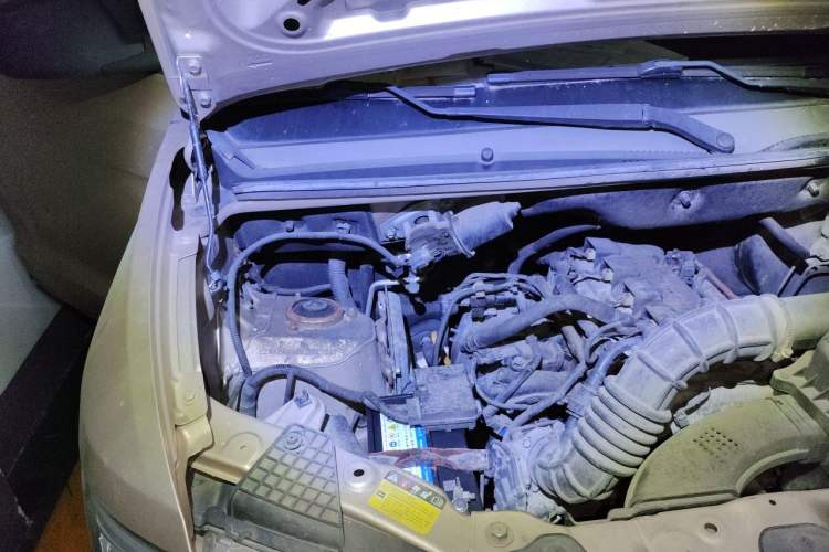 Used Wuling Hongguang V 2019 1.5L Jingqu Version China VI LAR Engine Bay Right