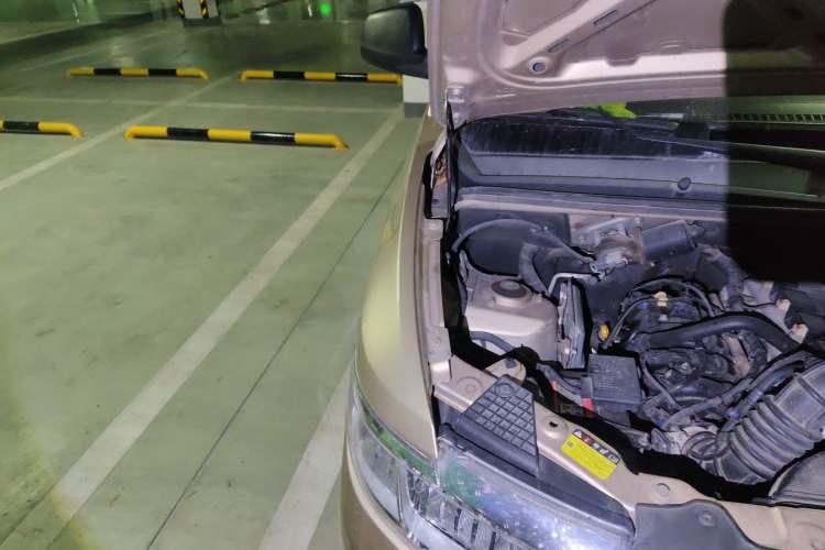 Used Wuling Hongguang V 2019 1.5L Jingqu Version China VI LAR Engine Bay Right