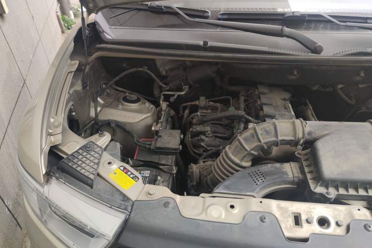 Used Wuling Hongguang V 2019 1.5L Standard Version L2B Engine Bay Right
