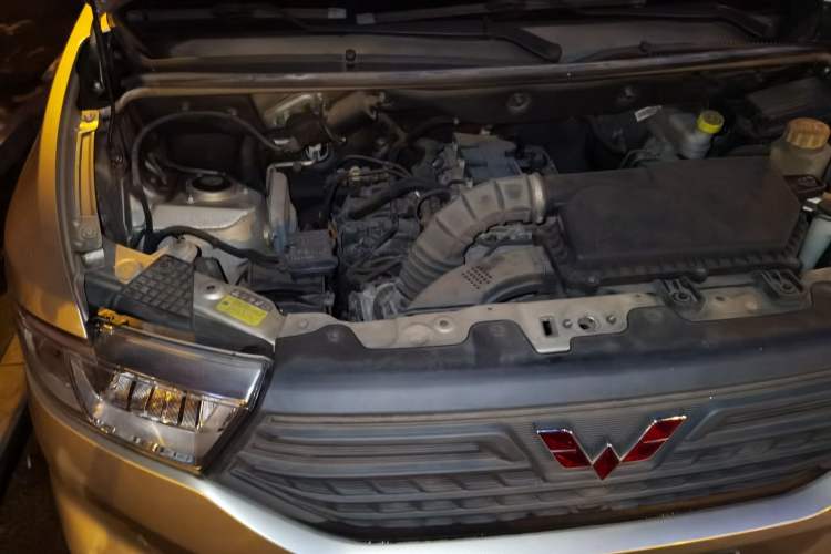 Used Wuling Hongguang V 2019 1.5L Jingqu Version L2B Engine Bay Right