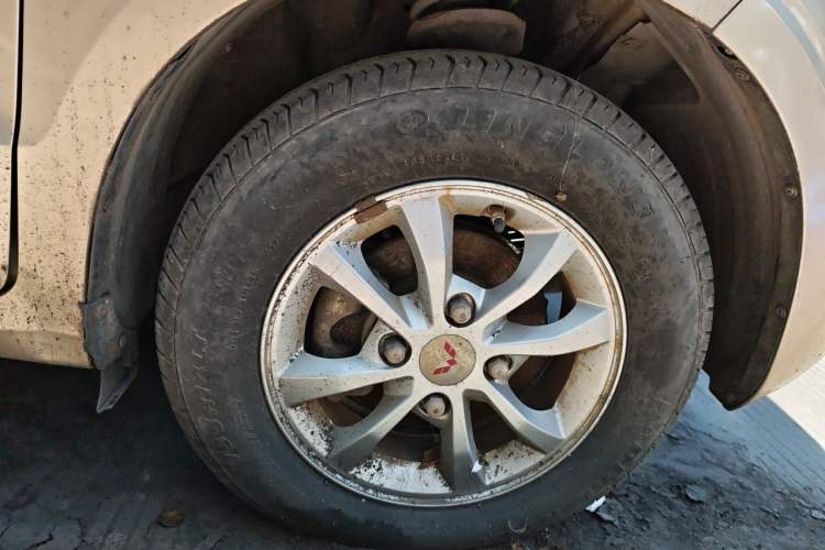 Used Wuling Hongguang V 2019 1.5L Standard Version China VI LAR Exterior 1