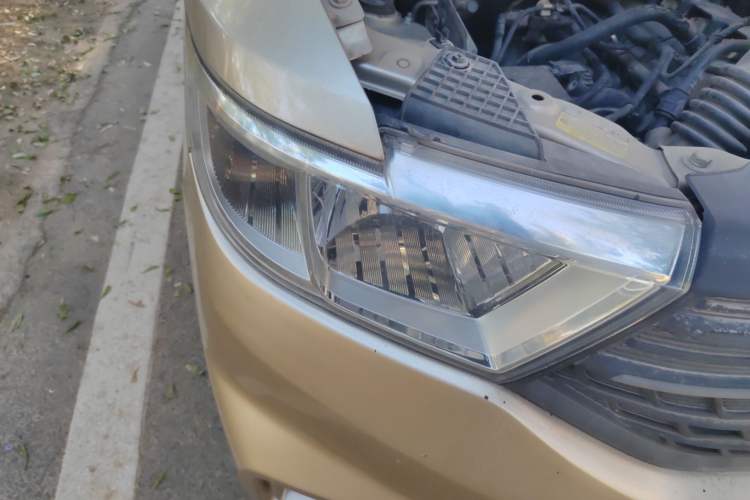 Used Wuling Hongguang V 2019 1.5L Jingqu Edition Sealed-Window Vehicle China VI LAR Exterior 1