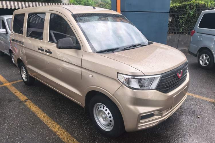 Used Wuling Hongguang V 2019 1.5L Jingqu Version China VI LAR Exterior 2