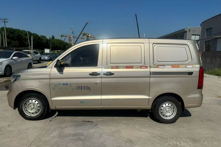Used Wuling Hongguang V 2019 1.5L Jingqu Edition Sealed-Window Vehicle China VI LAR Exterior 3