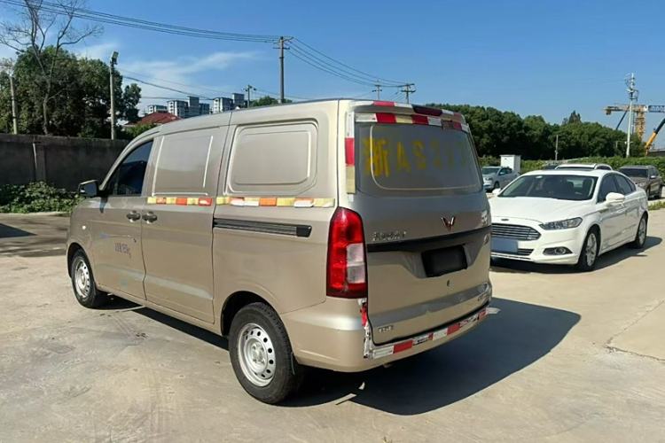 Used Wuling Hongguang V 2019 1.5L Jingqu Edition Sealed-Window Vehicle China VI LAR Exterior 4