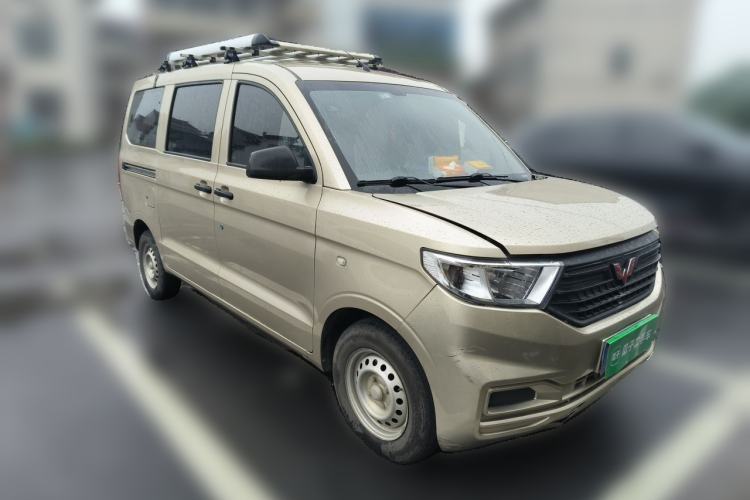 Used Wuling Hongguang V  Front Right 45 Deg