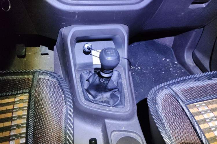 Used Wuling Hongguang V 2019 1.5L Jingqu Version China VI LAR Gear Lever