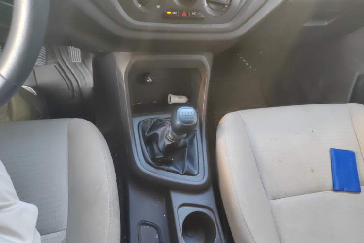 Used Wuling Hongguang V 2019 1.5L Jingqu Edition Sealed-Window Vehicle China VI LAR Gear Lever