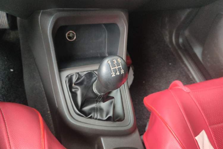 Used Wuling Hongguang V 2019 1.5L Standard Version L2B Gear Lever