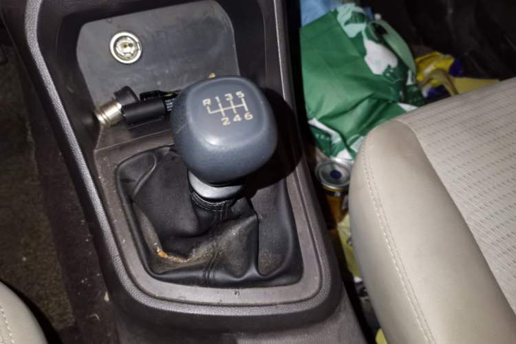 Used Wuling Hongguang V 2019 1.5L Jingqu Version L2B Gear Lever