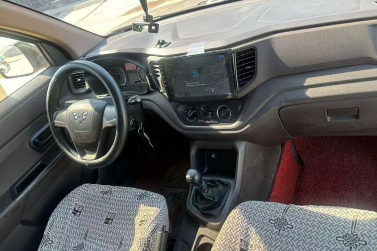 Used Wuling Hongguang V 2019 1.5L Jingqu Edition Sealed-Window Vehicle China VI LAR Gear Lever