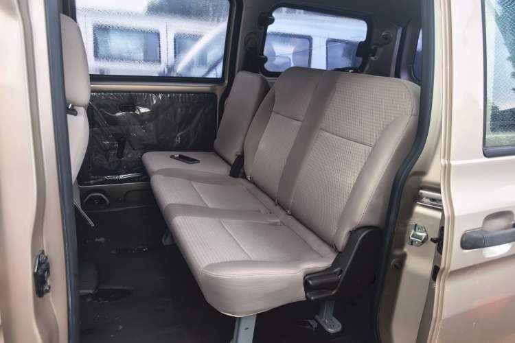 Used Wuling Hongguang V 2019 1.5L Jingqu Version China VI LAR Interior 2