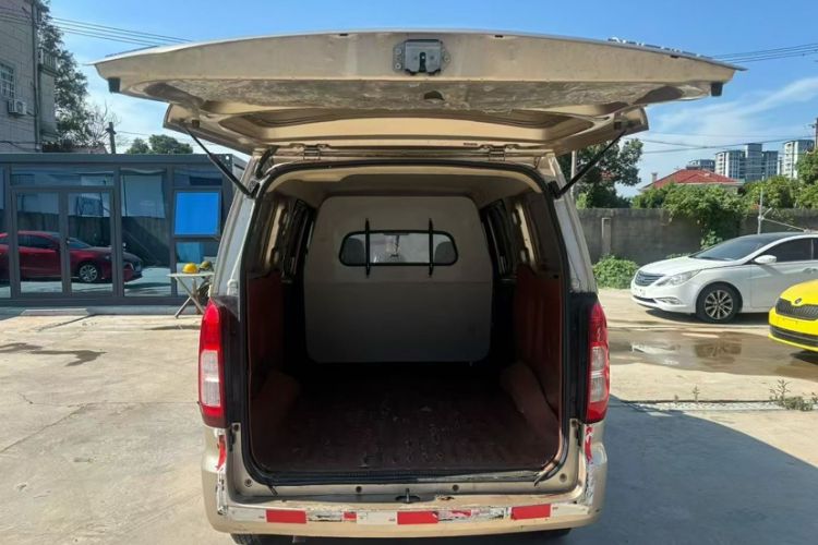 Used Wuling Hongguang V 2019 1.5L Jingqu Edition Sealed-Window Vehicle China VI LAR Interior 2