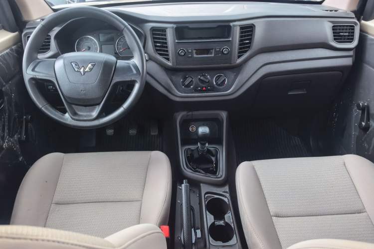 Used Wuling Hongguang V 2019 1.5L Jingqu Version China VI LAR Interior 3