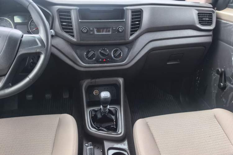 Used Wuling Hongguang V 2019 1.5L Jingqu Version China VI LAR Interior 5