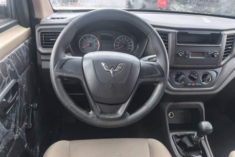 Used Wuling Hongguang V 2019 1.5L Jingqu Version China VI LAR Interior 6