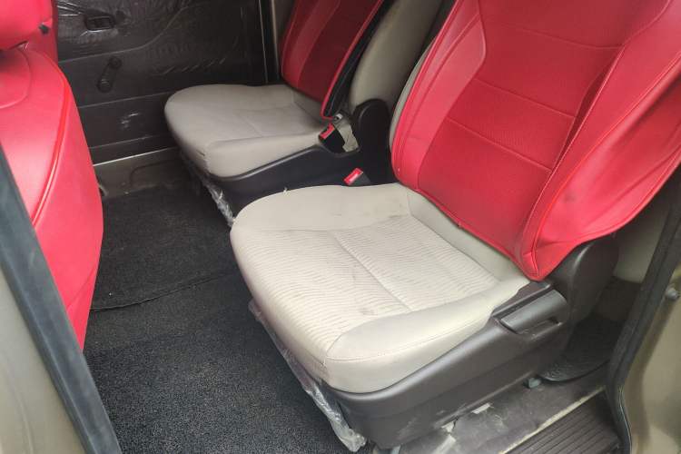 Used Wuling Hongguang V 2019 1.5L Standard Version L2B Left Rear Seat