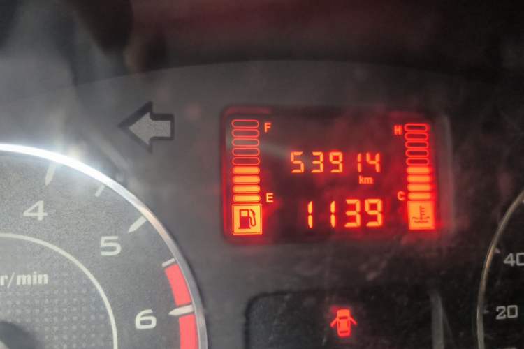 Used Wuling Hongguang V  Odometer Close Up