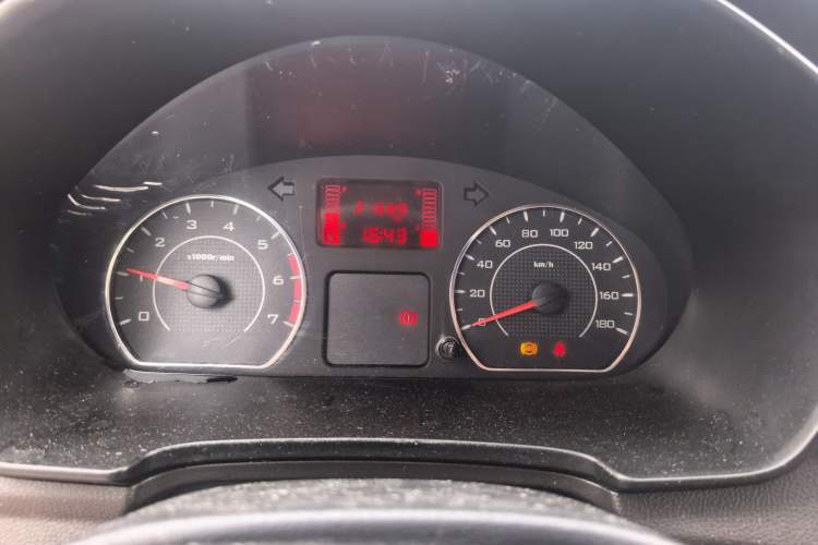 Used Wuling Hongguang V 2019 1.5L Jingqu Version China VI LAR Odometer Close Up