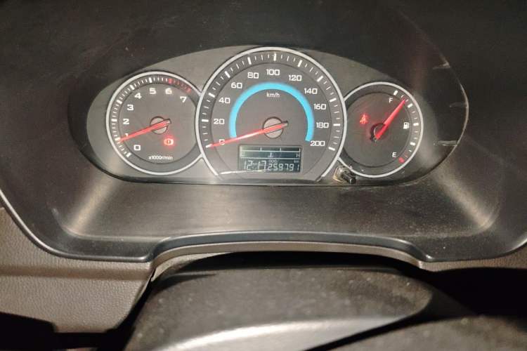 Used Wuling Hongguang V 2019 1.5L Enjoyment Version China VI LAR Odometer Close Up