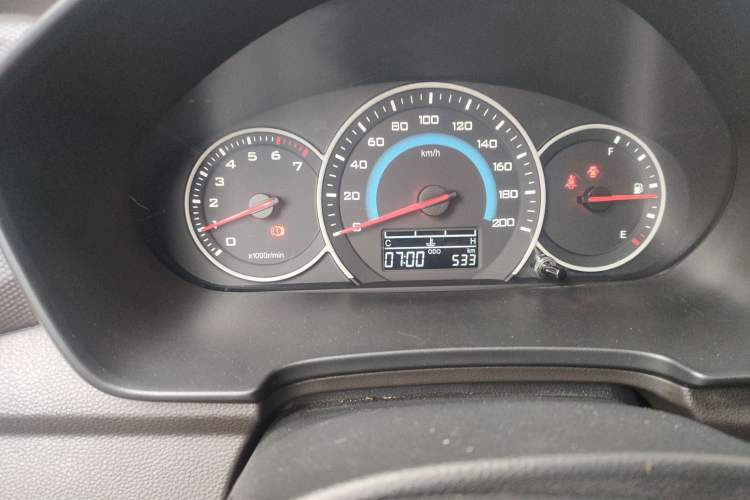 Used Wuling Hongguang V 2019 1.5L Standard Version L2B Odometer Close Up