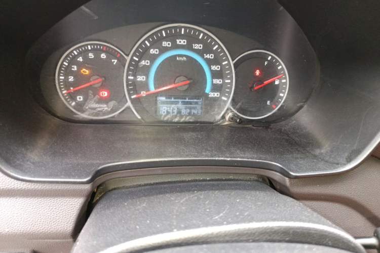 Used Wuling Hongguang V 2019 1.5L Enjoyment Version China VI LAR Odometer Close Up