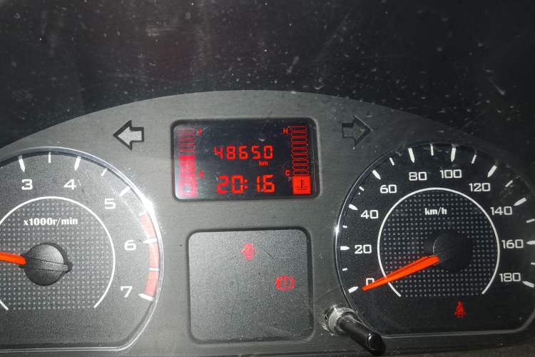 Used Wuling Hongguang V 2019 1.5L Jingqu Version L2B Odometer Close Up