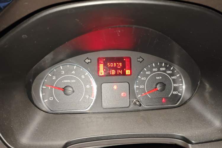 Used Wuling Hongguang V 2019 1.5L Jingqu Version China VI LAR Odometer Close Up