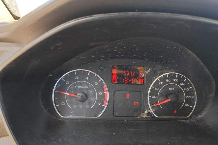 Used Wuling Hongguang V 2019 1.5L Standard Version China VI LAR Odometer Close Up