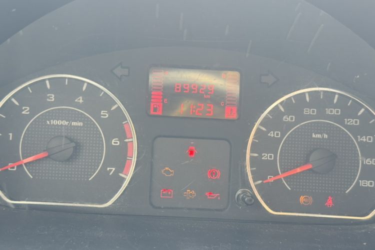 Used Wuling Hongguang V 2019 1.5L Jingqu Edition Sealed-Window Vehicle China VI LAR Odometer Close Up
