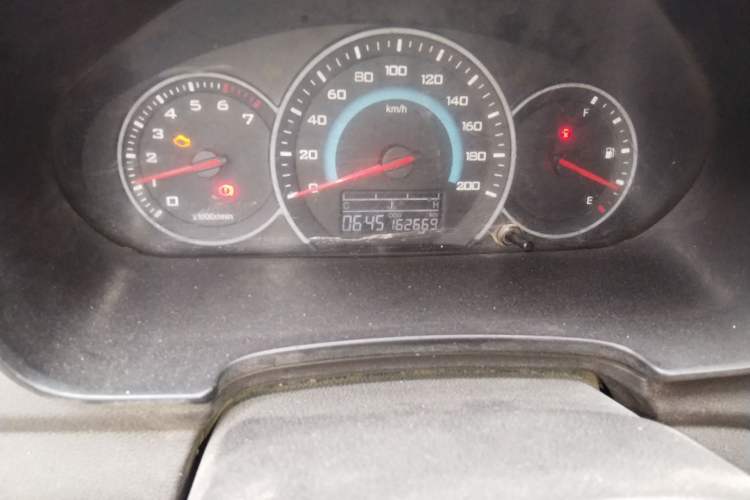 Used Wuling Hongguang V 2019 1.5L Standard Version China VI LAR Odometer Close Up