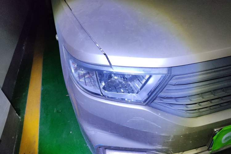Used Wuling Hongguang V 2019 1.5L Jingqu Version China VI LAR Right Front Headlight
