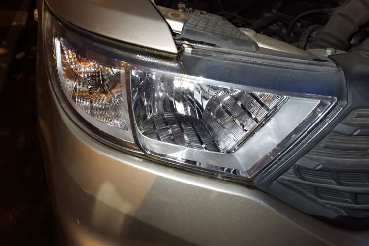 Used Wuling Hongguang V 2019 1.5L Jingqu Version L2B Right Front Headlight