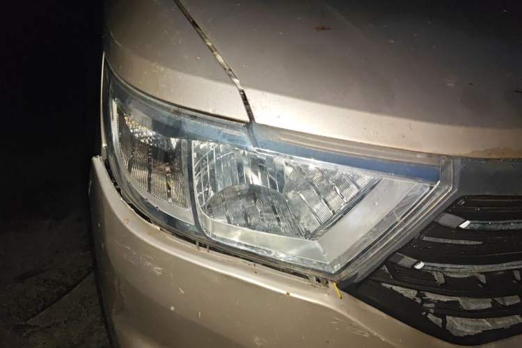 Used Wuling Hongguang V 2019 1.5L Enjoyment Version China VI LAR Right Front Headlight
