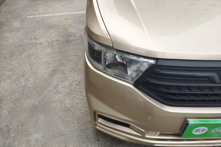 Used Wuling Hongguang V 2019 1.5L Jingqu Version China VI LAR Right Front Headlight