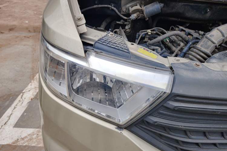 Used Wuling Hongguang V 2019 1.5L Jingqu Version China VI LAR Right Front Headlight