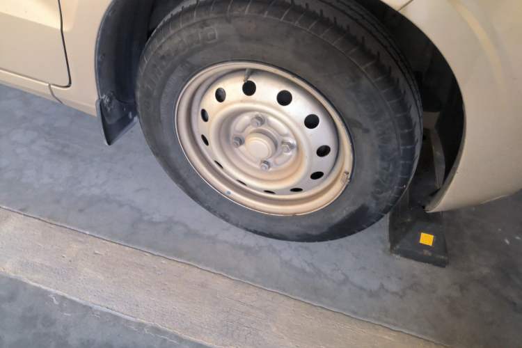 Used Wuling Hongguang V 2019 1.5L Base Window-Sealed Vehicle China VI LAR Right Front Wheel Hub