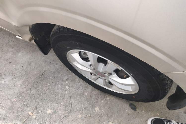 Used Wuling Hongguang V 2019 1.5L Standard Version L2B Right Front Wheel Hub