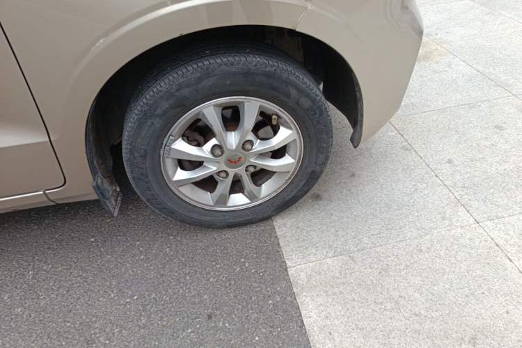 Used Wuling Hongguang V 2019 1.5L Enjoyment Version China VI LAR Right Front Wheel Hub